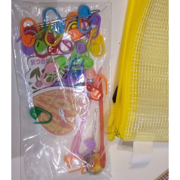 Crochet Hook Set Mesh 13 hooks, Yarn Needles, Stitch Markers, Misc NEW Various - Picture 3 of 5